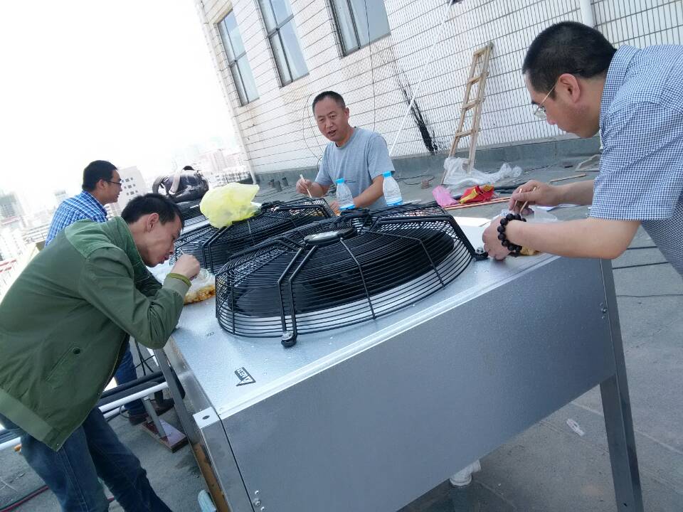 ���̰���